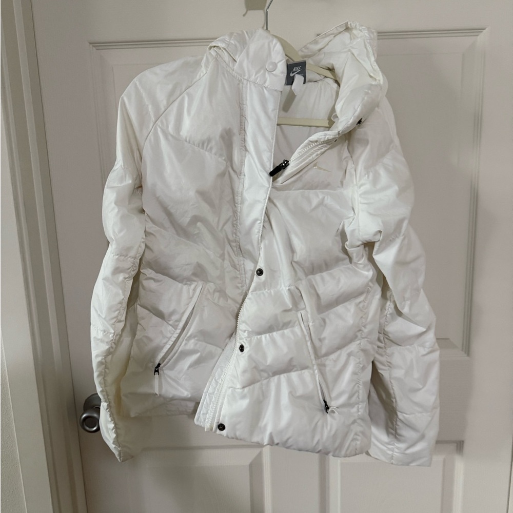 Nike White Puffer Jacket Structured Silhouette - image 1